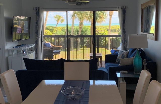 Ocean view 2-bedroom, 2 bath condo with boat slip at Ocean Harbour North