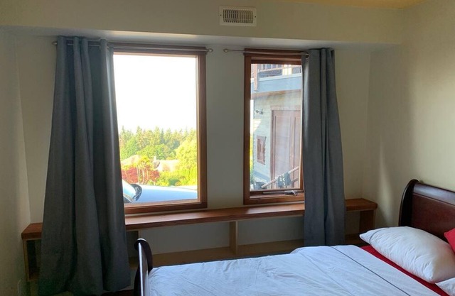 Ocean View 2-bedroom Suite in Sunshine Coast House