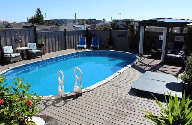 Ocean View 3 Schlafzimmer Haus mit Pool! Schritte zum Strand. Nur monatliche Miete.