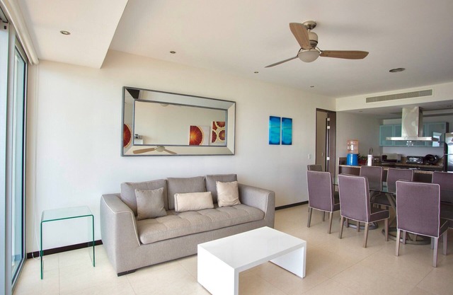 Pen 8C·Ocean view 3 bedroom condo! Infinity pool