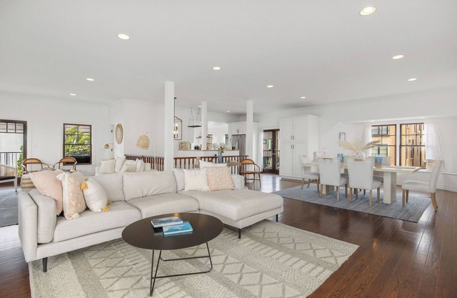 OCEAN VIEW/Amazing 4 Bedroom/AC/Walk to Beach!