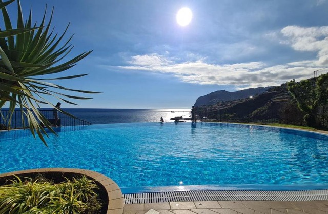 Ocean view and Infinity pool Apartment