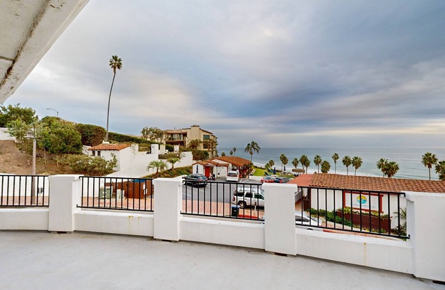 Ocean View apt. steps from beach, dining, shopping, & pier - shared W/D