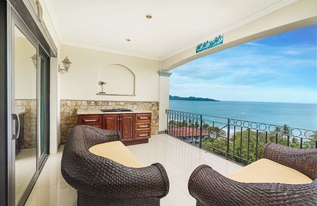 Ocean view at its best at a walk from the beach!!!