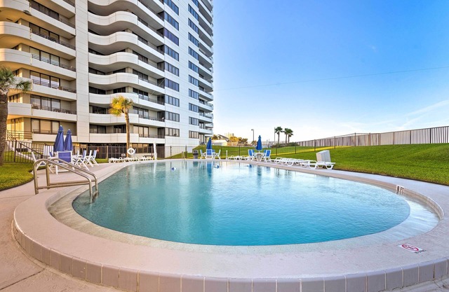 Balcony w/ Ocean Views: Daytona Beach Gem w/ Perks