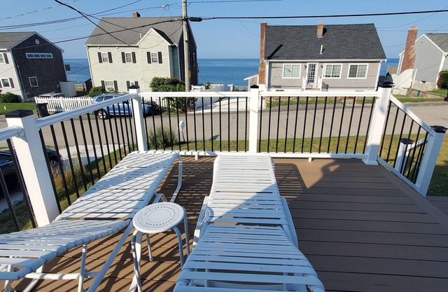 Ocean View Beach house steps from the ocean, minutes away from downtown Plymouth
