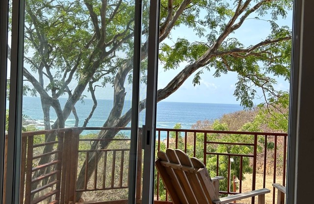 Ocean View Cabanas Alegria - 3min walk to best beach / yoga / both villages.