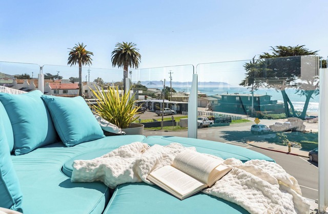 Ocean View Cayucos Bungalow w/ Courtyard Lounge, Patio & Beach Access