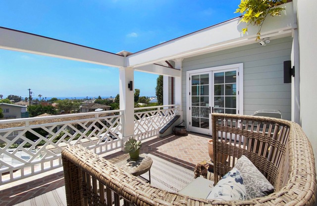 Ocean View Coastal La Jolla Luxury - AC, W/D, Patio