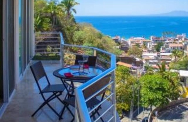 Kürzlich umgebaute Ocean View Condo in der Nähe der Innenstadt und Malecon Boardwalk