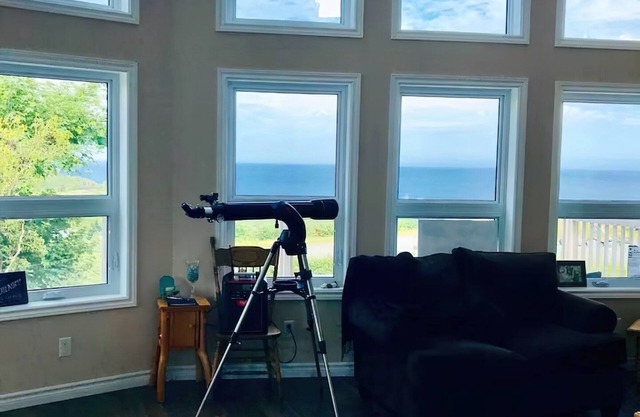 Ocean‑View Cottage w/ Whale & Iceberg Spotting – 5 Min to East Coast Trail
