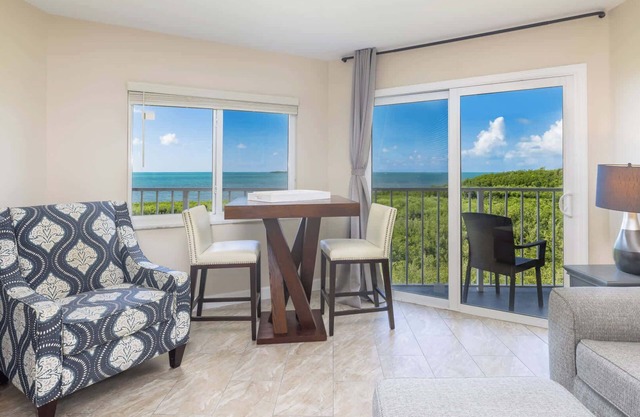 Ocean View Gem Ocean Pointe 3406 2BA/2BR King/Queen