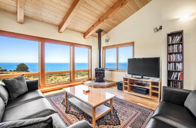 Einen privaten Whirlpool, Schwimmbad, Blick auf das Meer und in der Nähe zu Pebble Beach!