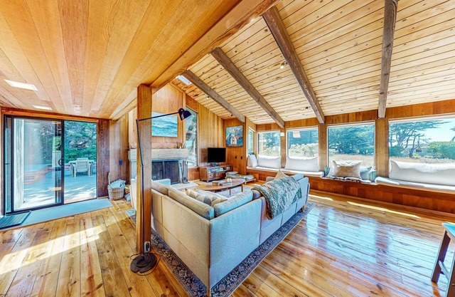 Ocean view home with hot tub, pools, tennis & prime location at Shell Beach