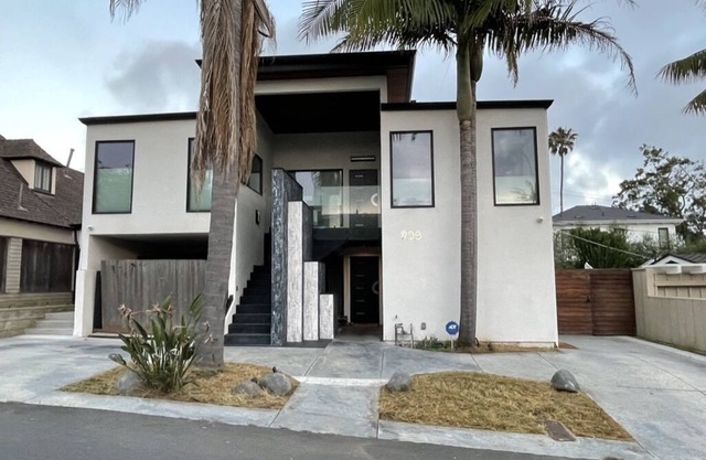Ocean View, Light & Bright 2BR/1BA, Walkable to La Jolla Village & Beaches!
