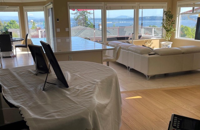 Ocean View & Mount Baker 5 min from the beach! Canada longest pier, restaurant