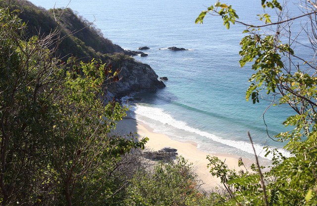 Cabaña privada con vista al mar sobre los acantilados