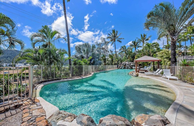 ★ Ocean View over Port of Airlie★ WiFi ★ Pool ★