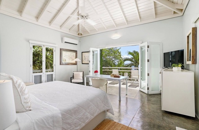 Ocean view overlooking stunning views of keys