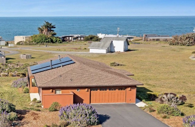 Ocean view peaceful- 7 min walk to sandy beach