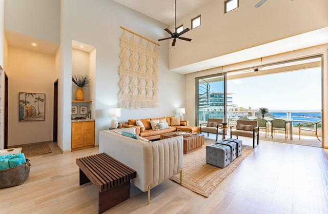 Ocean View Penthouse with Lagoon Pool & Beach Access