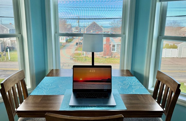 Ocean View Private Apartment. Sleeps 4. Vacation while working at home.