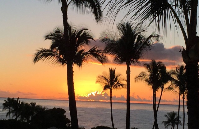 Ocean View Sunsets und Haleakala Sunrises