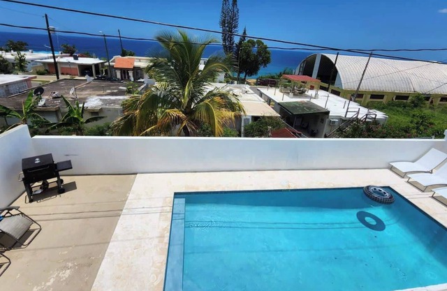 Costa Bella Beach House with Pool and Ocean View! 5 minutes away from beaches!