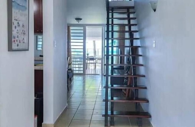 Ocean view villa walking distance to restaurants, public beach and more