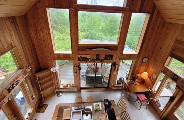 2-bedroom cabin with soaker tub