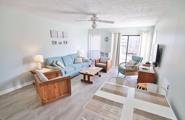 Meerblick und Schritte zum Strand vom schönen 1BR / 2BA Condo in Duck
