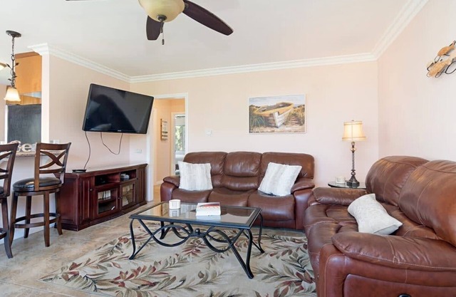 Ocean Views! Entire PB 2bd in Amazing PB w Parking