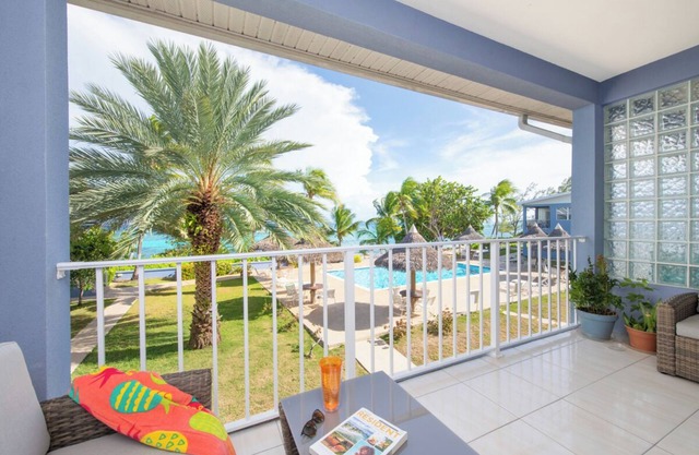 Salty Breezes and Palm Trees - 2 bed oceanfront