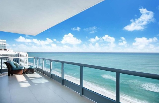 Ocean Views on the Beach! Pool w/ Hot Tub and Gym | Florida