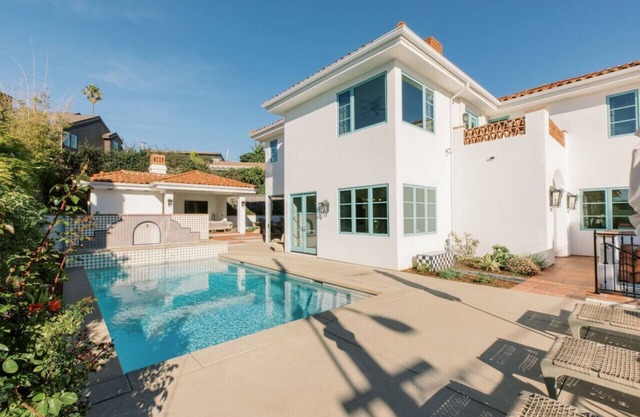 Walk to Beach, Pool & Jacuzzi, Outdoor Kitchen
