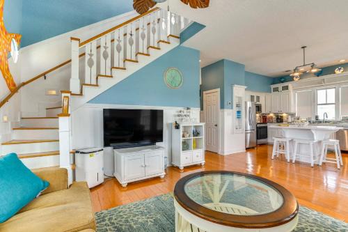 Ocean Views Pet-Friendly Surfside Beach Gem