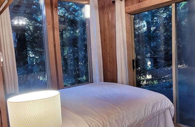 Ocean Views & Sunset Beach Cabin with soaker tub & fire pit