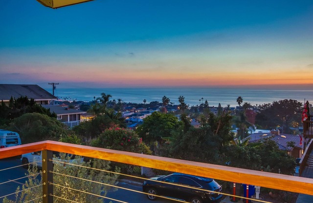 Ocean Views * 2 Outdoor Decks * A/C