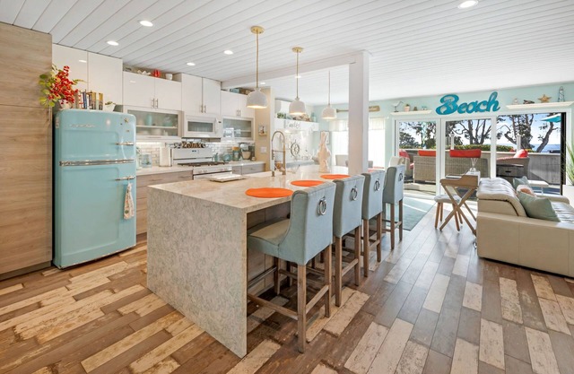 Ocean views, walk to town - The Shell Shack - New Listing