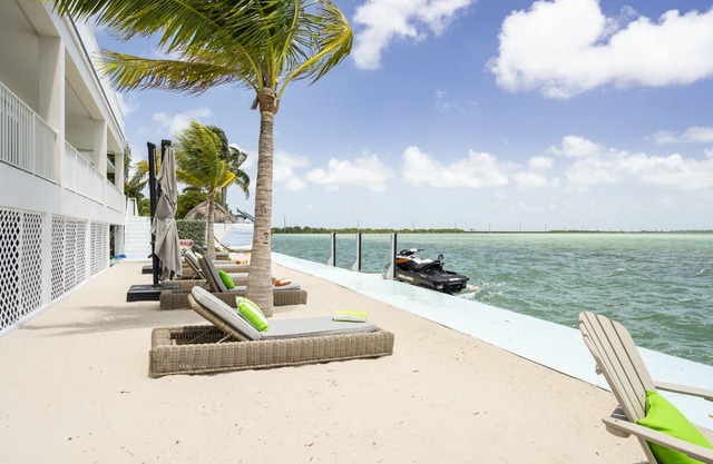 Ocean9 Villa, amazing waterfront, 15 min away from Duval Street!