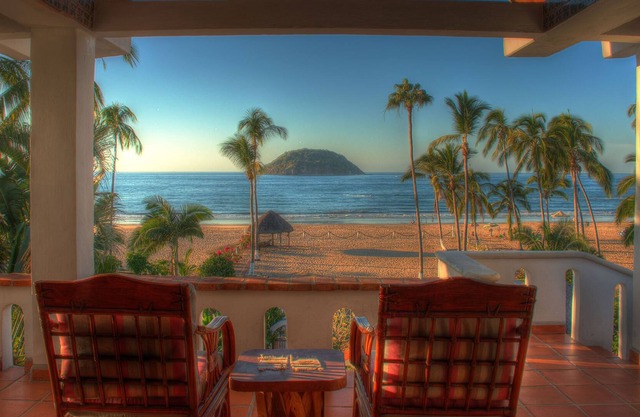 Oceanfront Penthouse with private beach