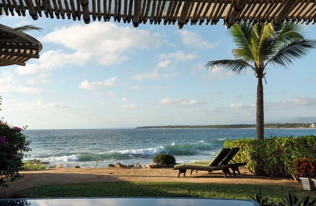 OCEANFRONT 1-bedroom/1.5 bath condo in Troncones