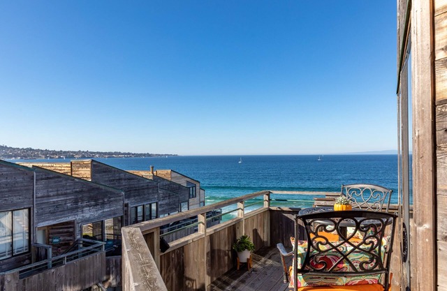 Oceanfront 2 bedroom Luxury Paradise! Ocean Harbor House. Steps to the beach!