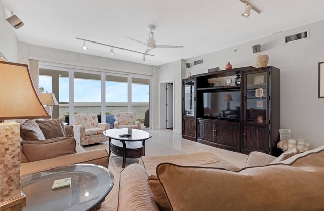 Oceanfront 2BR/2.5BA Mariner's Club Villa 532 with Oasis Pool, Marina, Game Room & More