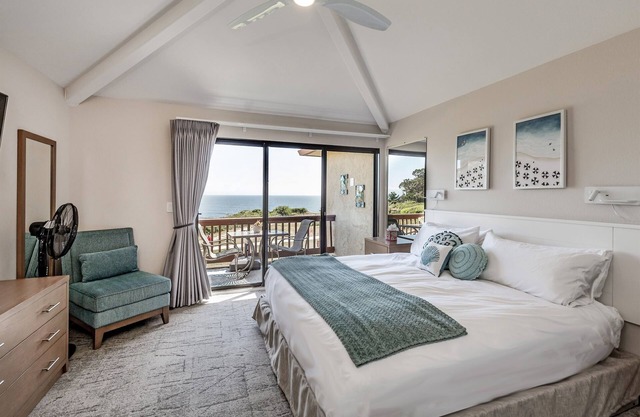 Oceanfront 2BR, Heated Pool/Spa, Fire Pit, & More