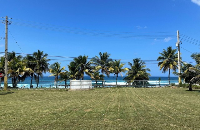 OCEANFRONT 3-bedroom private with WiFi and AC in Cueva del Indio Arecibo