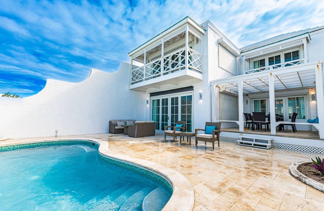 Oceanfront 3BR luxury Villa - Private Pool, Gate Community, no Car needed