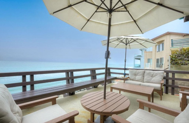 Oceanfront 4BR, Private Beach & Patio, Remodeled Kitchen