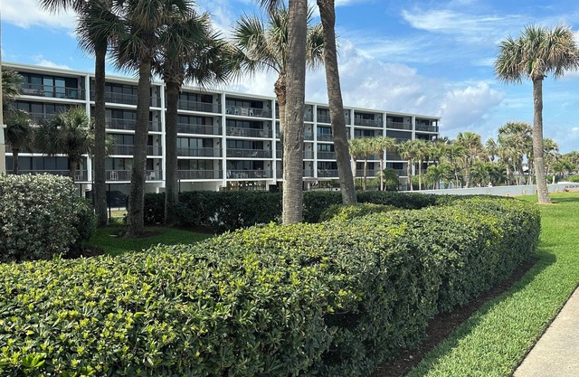 Oceanfront, 4th fl, 2 BR condo in Vero Beach across from beach and boardwalk