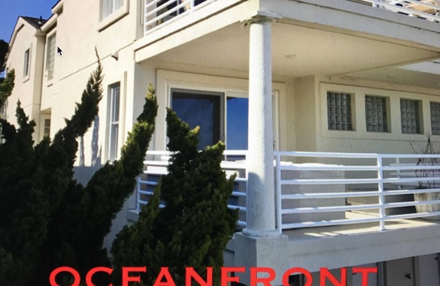Oceanfront 5 Schlafzimmer, 4 Badezimmer Stadthaus mit herrlichem Blick